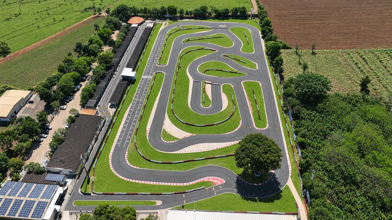 A pista internacional do San Marino vista de cima, com as curvas que formam os traçados